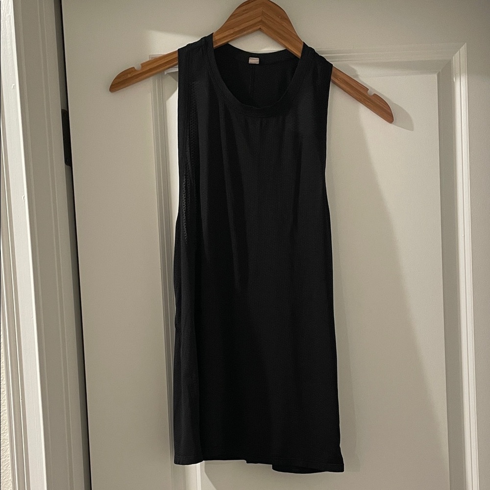 Lululemon black tank top half open back size 4
